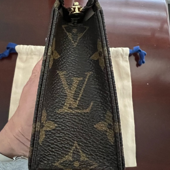 SOLD Authentic Louis Vuitton Toiletry 15 - Picture 4 of 10